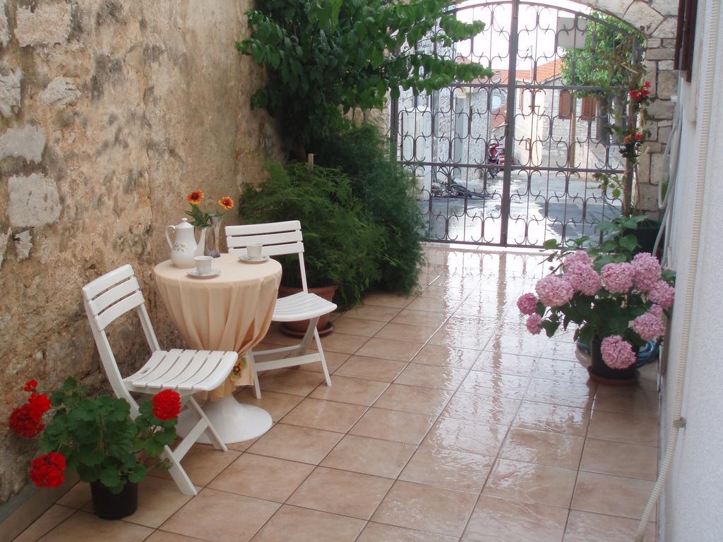 Old Town Center Apartments Supetar Bilik gambar