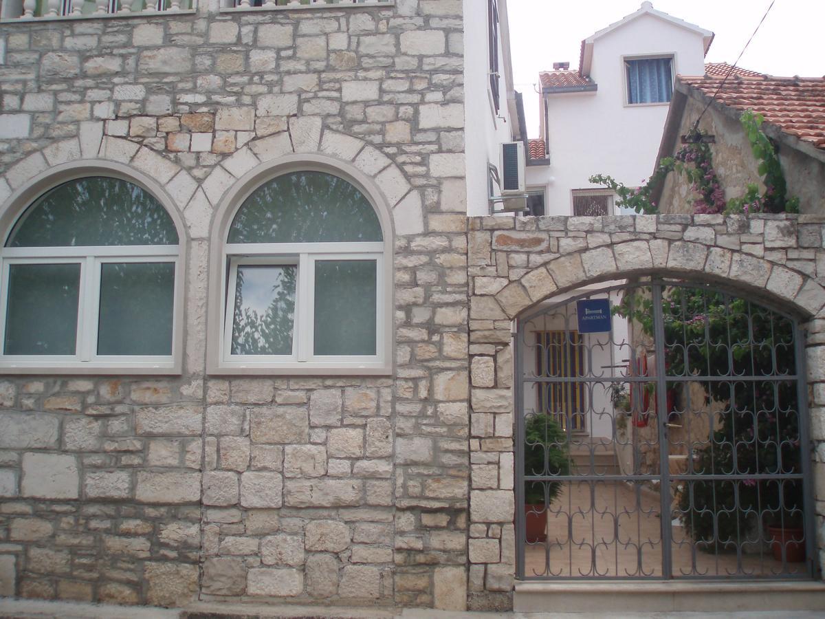 Old Town Center Apartments Supetar Luaran gambar
